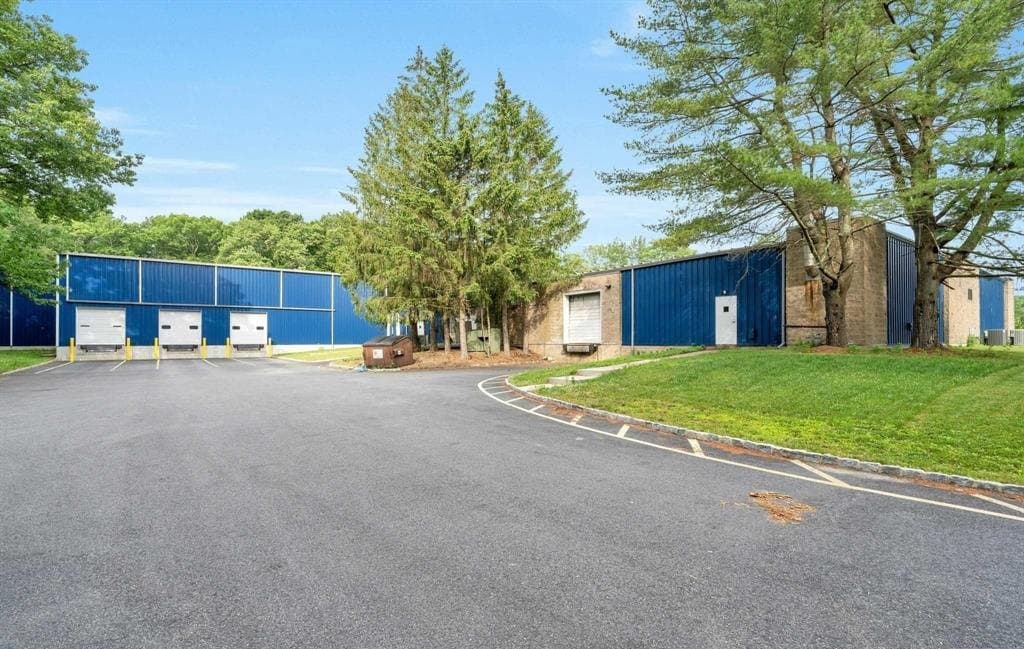 5 Mars Court, Montville: Loading docks and truck court