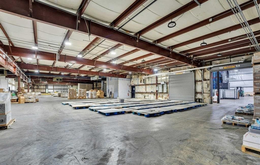 5 Mars Court, Montville: Warehouse bays